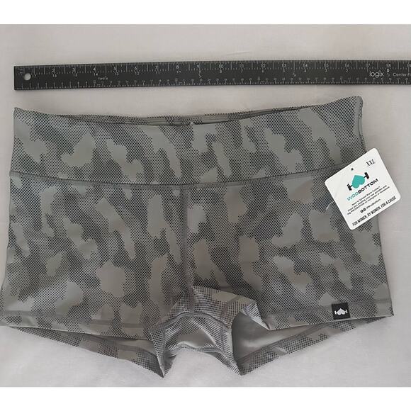 Wodbottom NWT Gray Reflective Camo Activewear shorts - size XXL - Picture 4 of 6